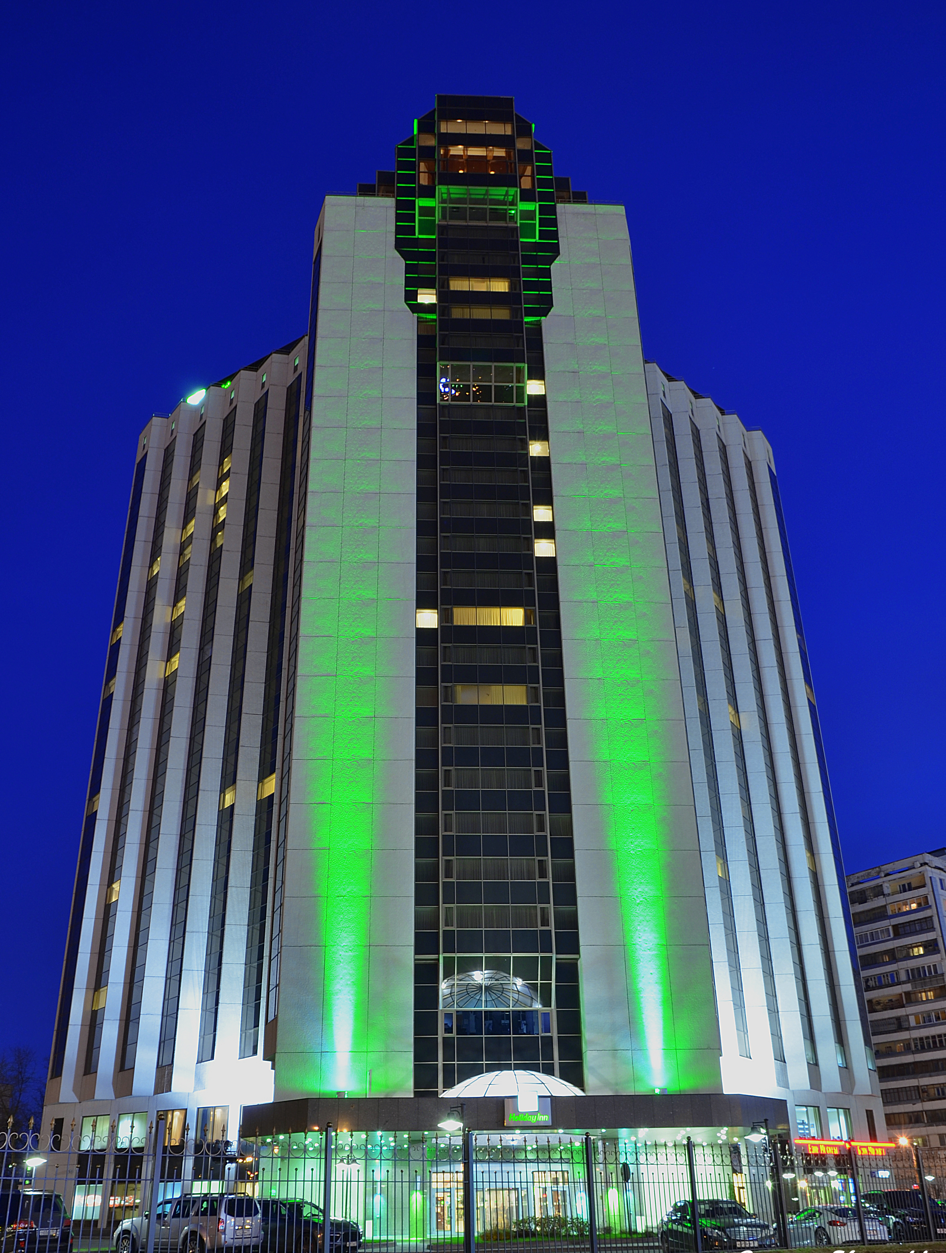 Отель holiday inn moscow. Отель Holiday Inn Москва Сокольники. Холидей ИНН Сокольники. Гостиница Холидей ИНН Москва. Сокольники гостиница Москва Холидей.