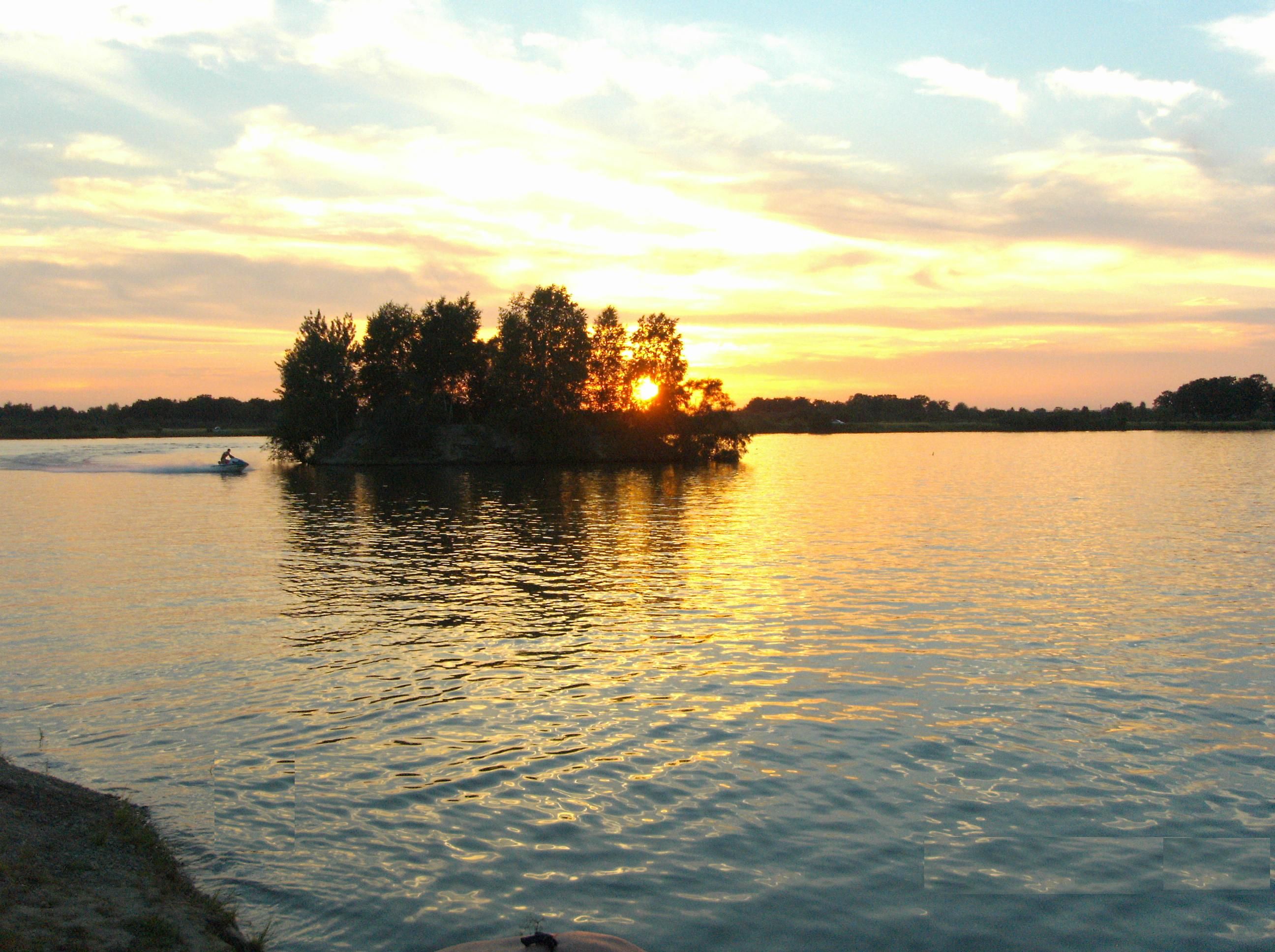 Озеро благодатное хабаровск. Благодатное (озеро, Хабаровский край). Село Благодатное Хабаровский край озеро. Озеро Благодатное Приморский край.