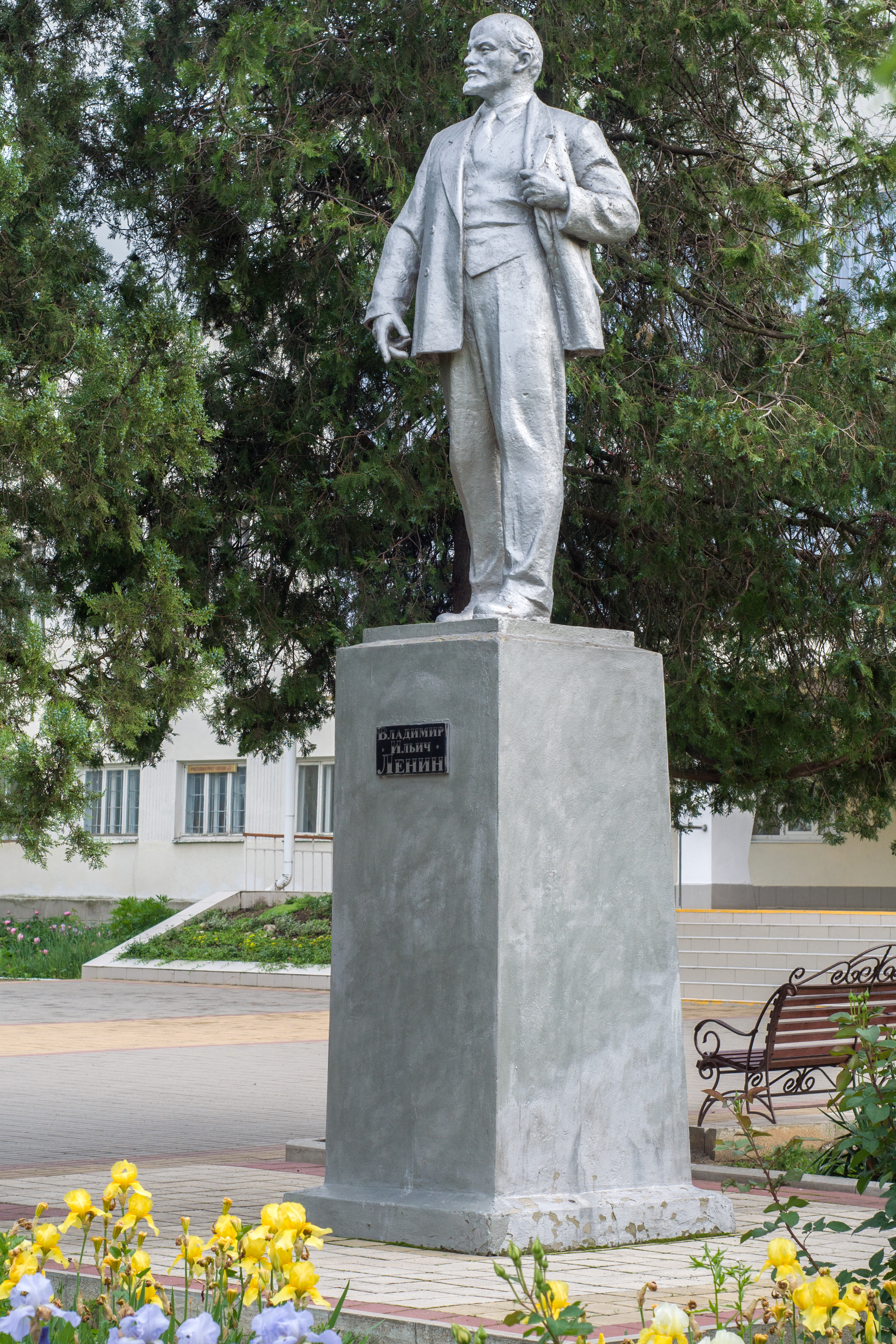 Села ленина. Село Коноково Краснодарский край Успенский район. Памятник Ленина в селе Великовечном. Памятники Успенского района Краснодарского края. Паметние села Коноково Успенского района.