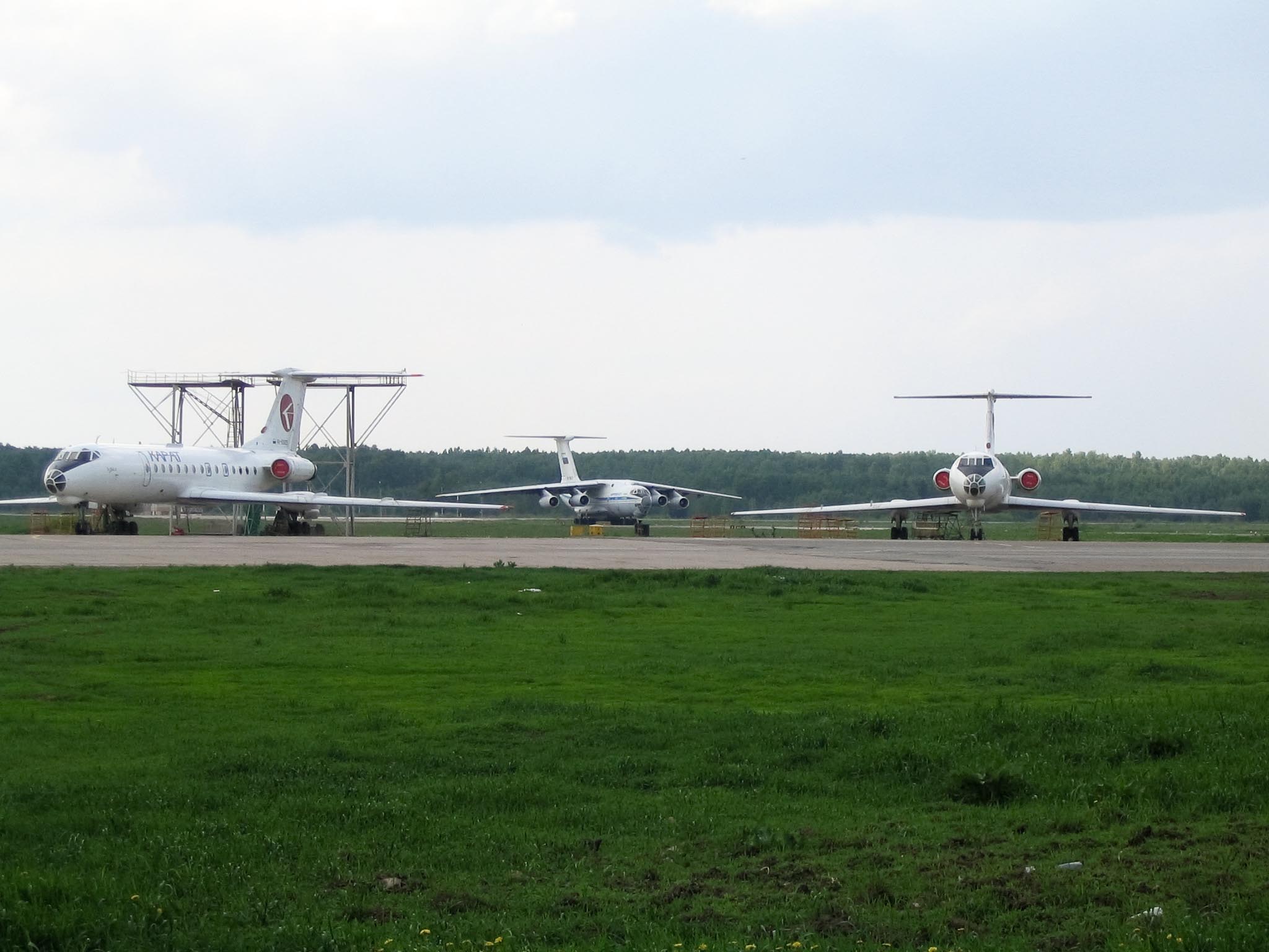 Новгородский аэродром. Самолет 2007. Фили самолёт.