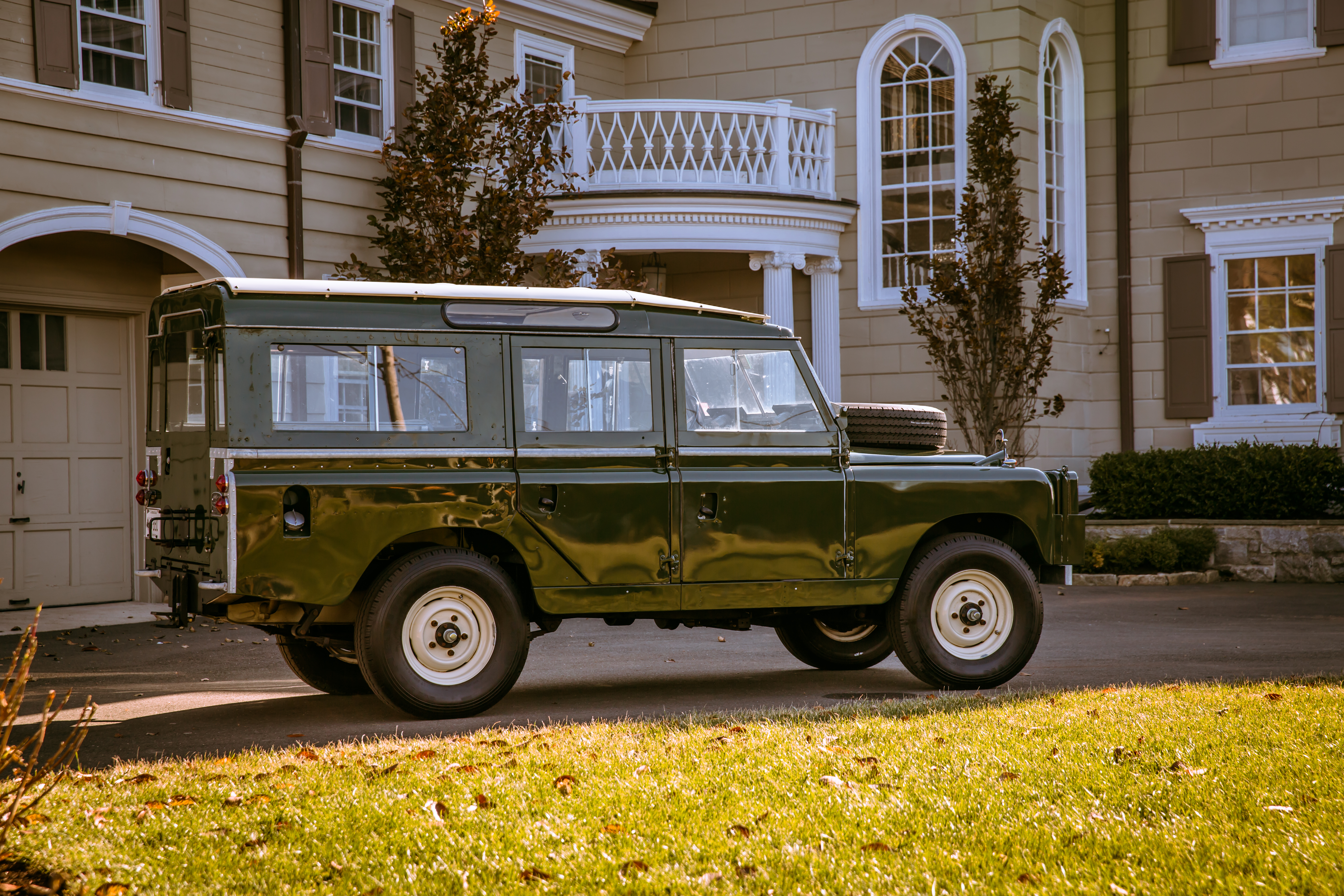 Land Rover: Most Up-to-Date Encyclopedia, News & Reviews