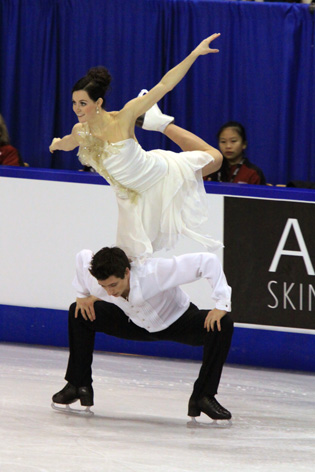 File:2009 Skate Canada Dance - Tessa VIRTUE - Scott MOIR - 0290a.jpg