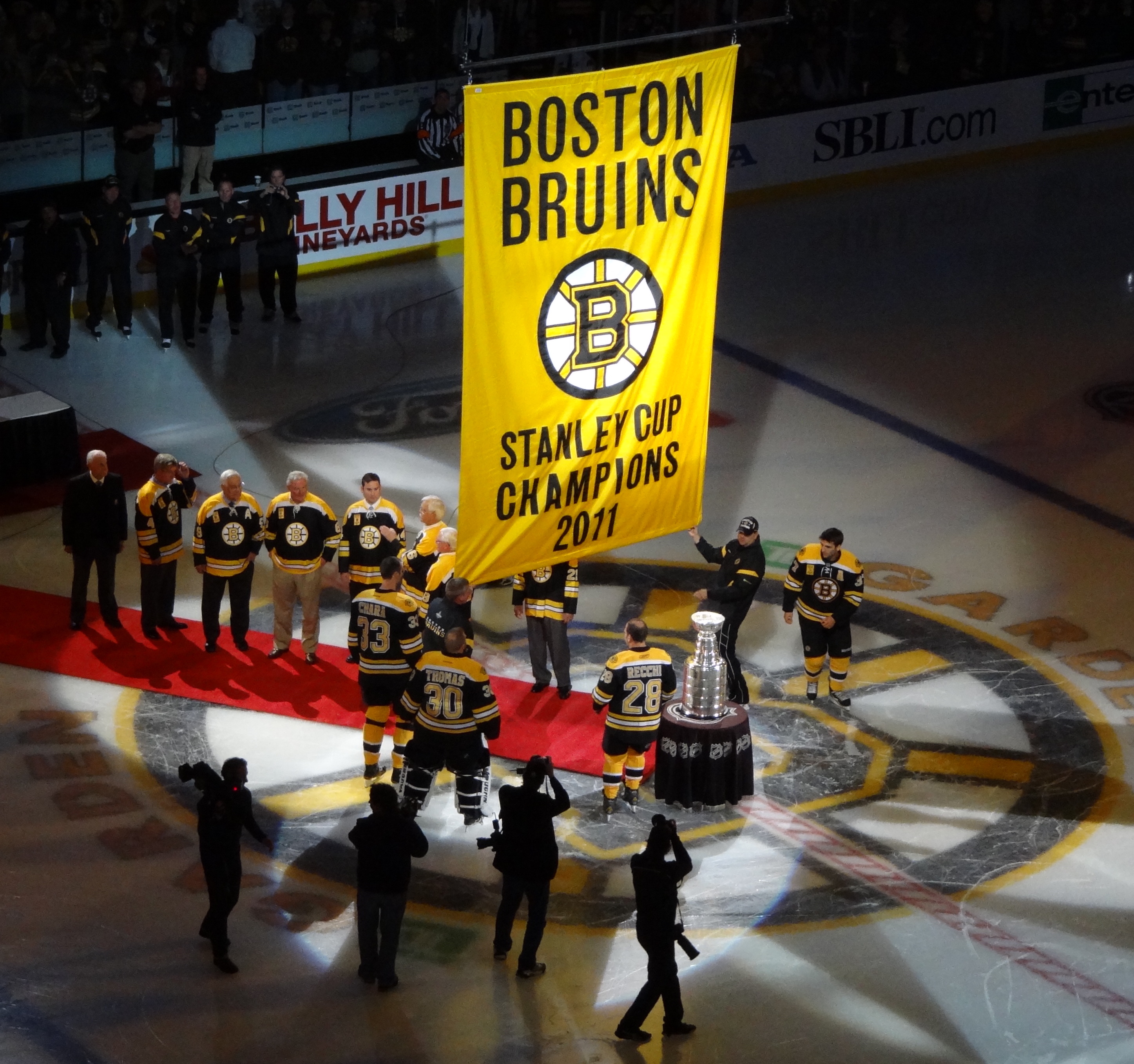 Stanley Cup Final 2019: Boston Bruins bring back members of 2011  championship team as Banner Captains (video) 