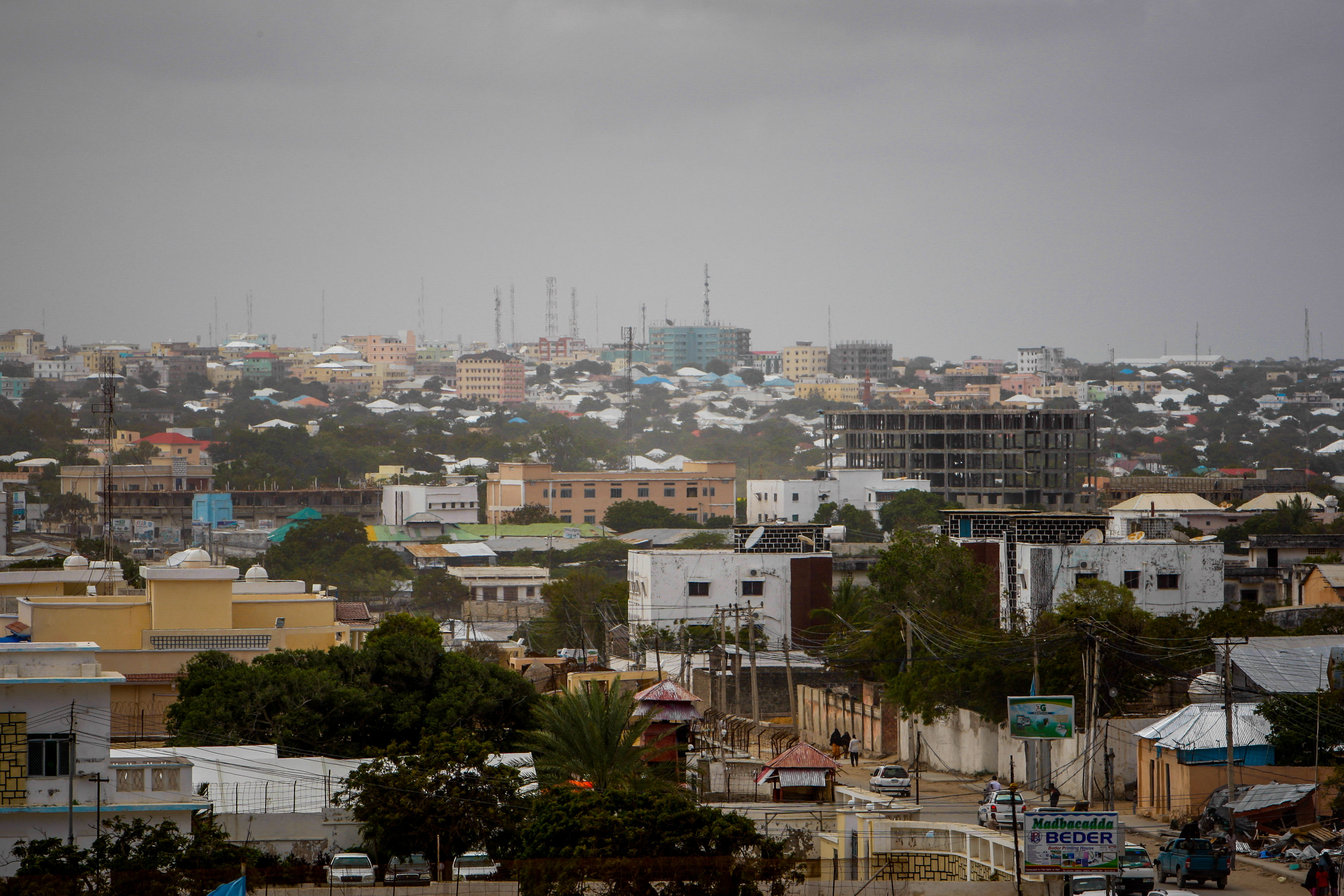 https://upload.wikimedia.org/wikipedia/commons/b/b3/2013_08_05_Mogadishu_Life_Economy_030_(9454716451).jpg