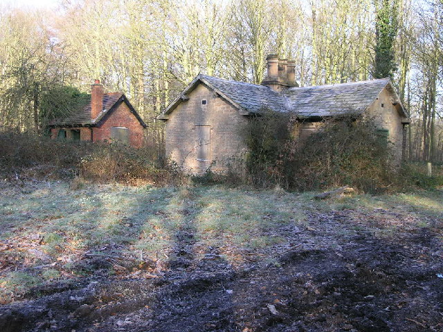 File:Abandoned Lodge - geograph.org.uk - 123775.jpg