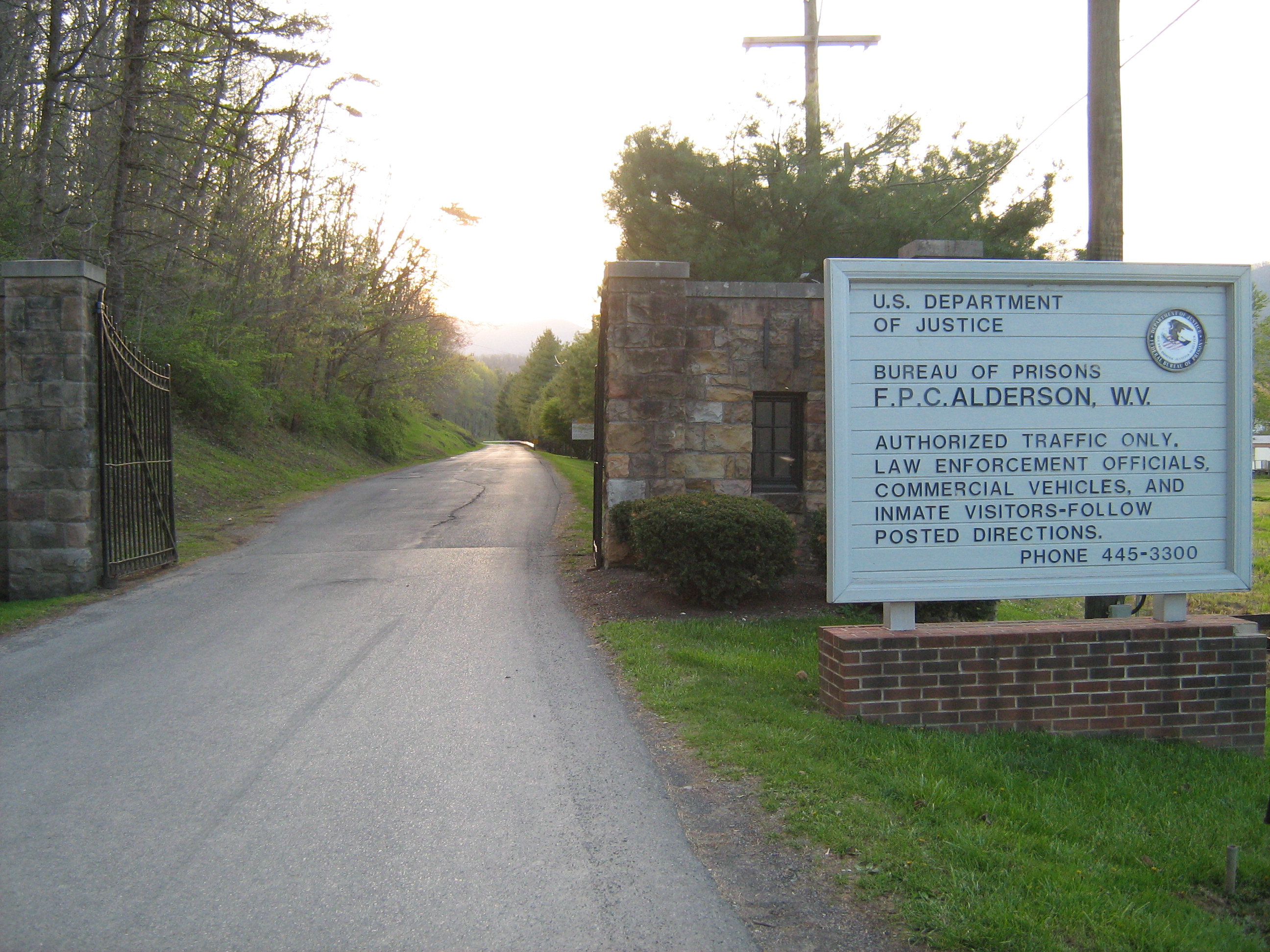 Federal Prison Camp, Alderson - Wikipedia