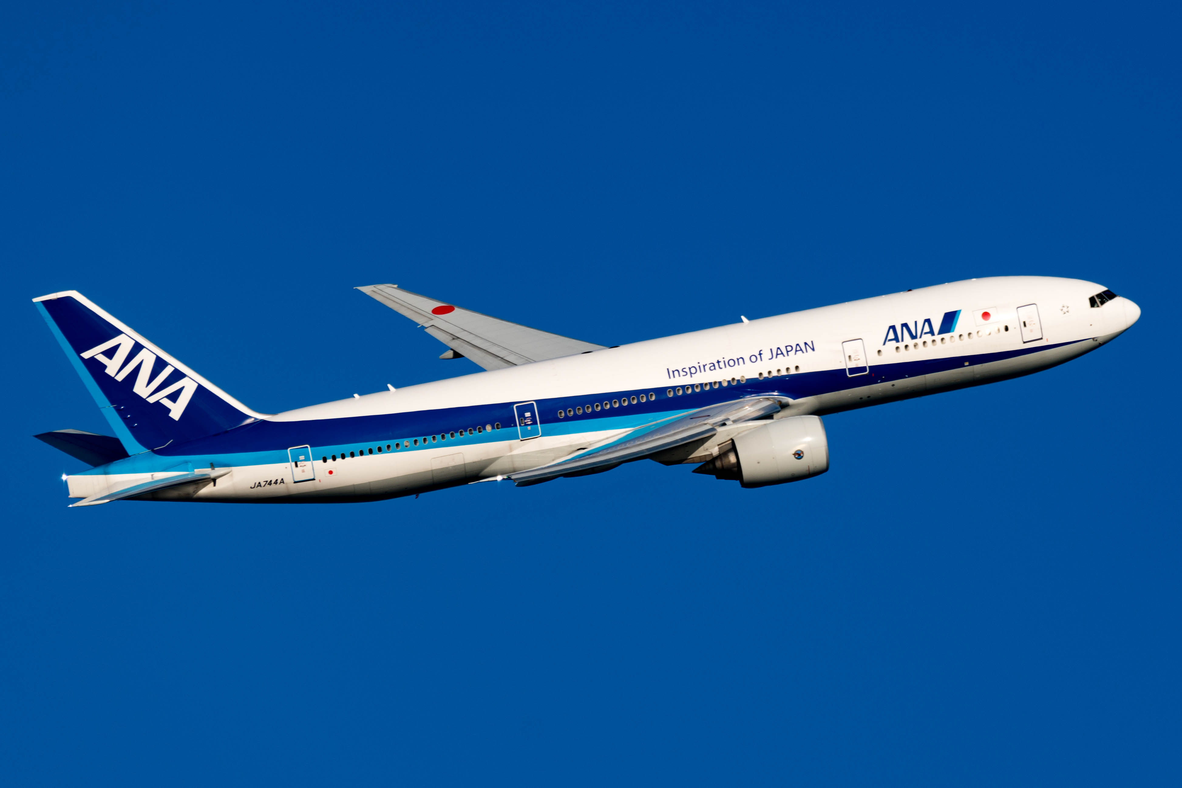 ANA B777-200ER JA744A-