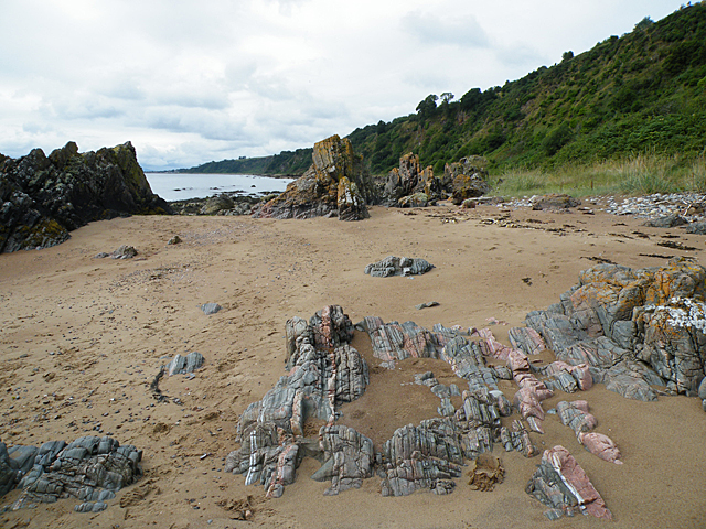 File:Beach below Learnie - geograph.org.uk - 3106749.jpg