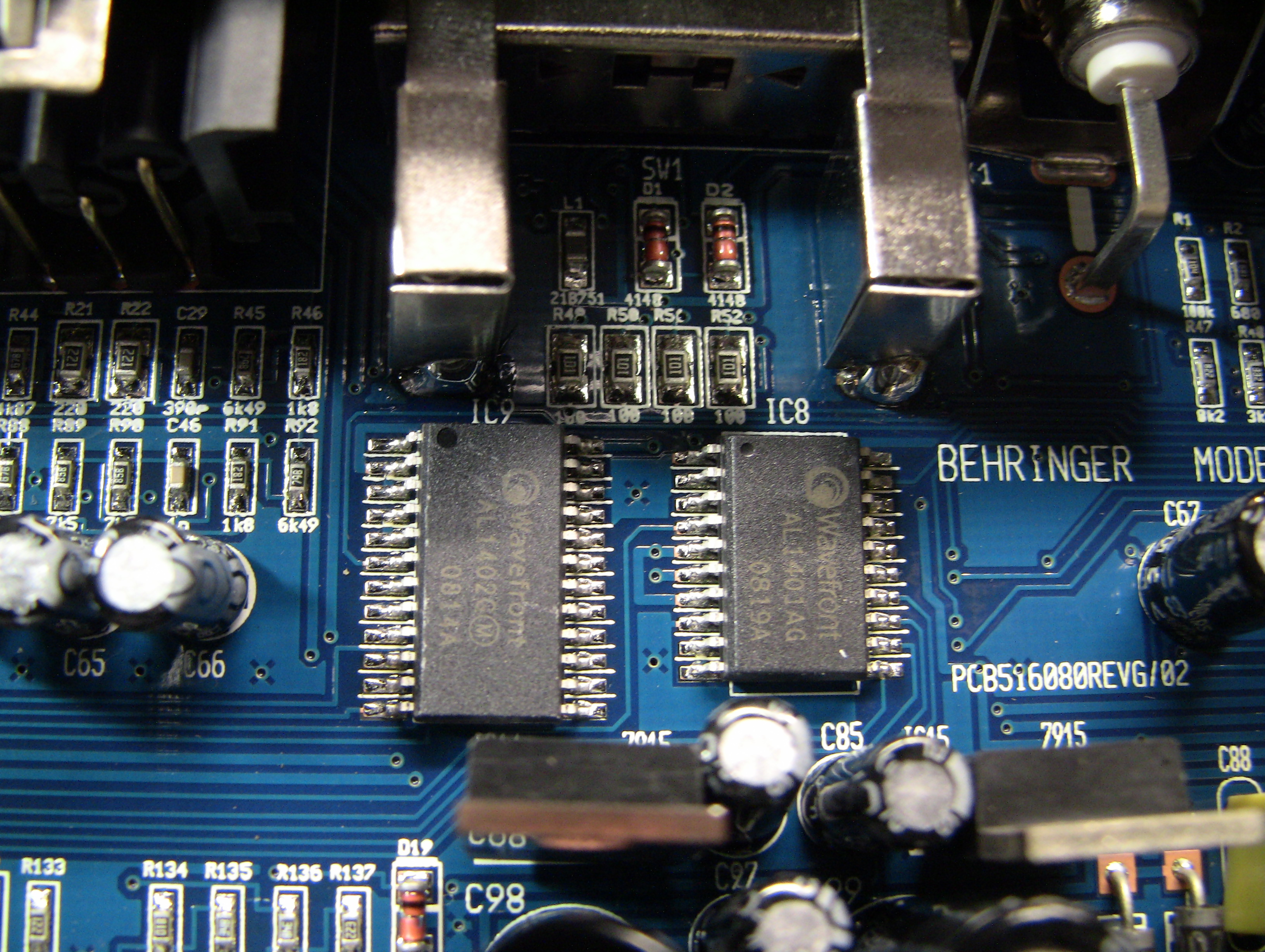 File:Behringer ADA8000 - Wavefront Alesis chips.jpg - Wikimedia