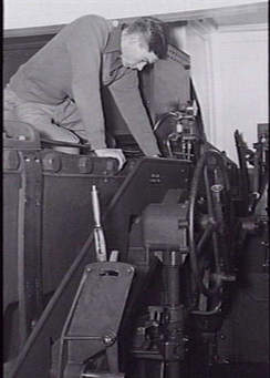 File:Cleaning 9.2 inch gun at Fort Banks May 1946 AWM 129989.jpg