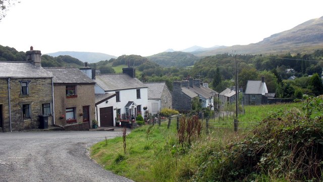 File:Cottages in Pentre'r Bont - geograph.org.uk - 568125.jpg