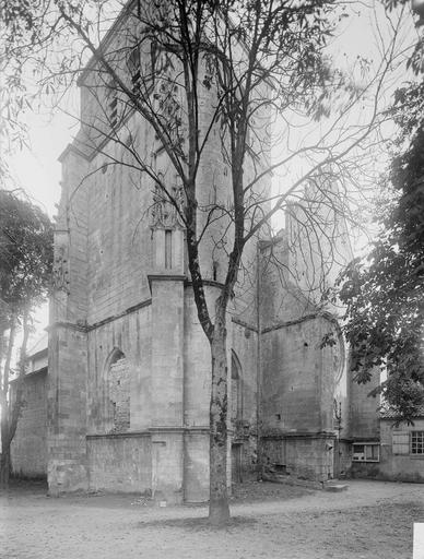 File:Eglise - Angle nord-ouest - Magné - Médiathèque de l'architecture et du patrimoine - APMH00027043.jpg