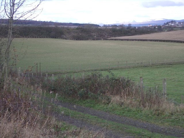 File:Fields near Bannockburn - geograph.org.uk - 89515.jpg