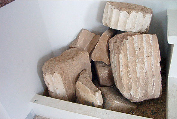 File:Fragments colonnes MN Carthage.jpg