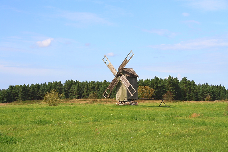 File:Hiiumaa-windmill.JPG