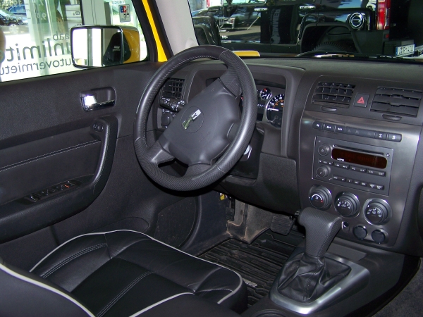 File:Hummer H3 Dash.jpg