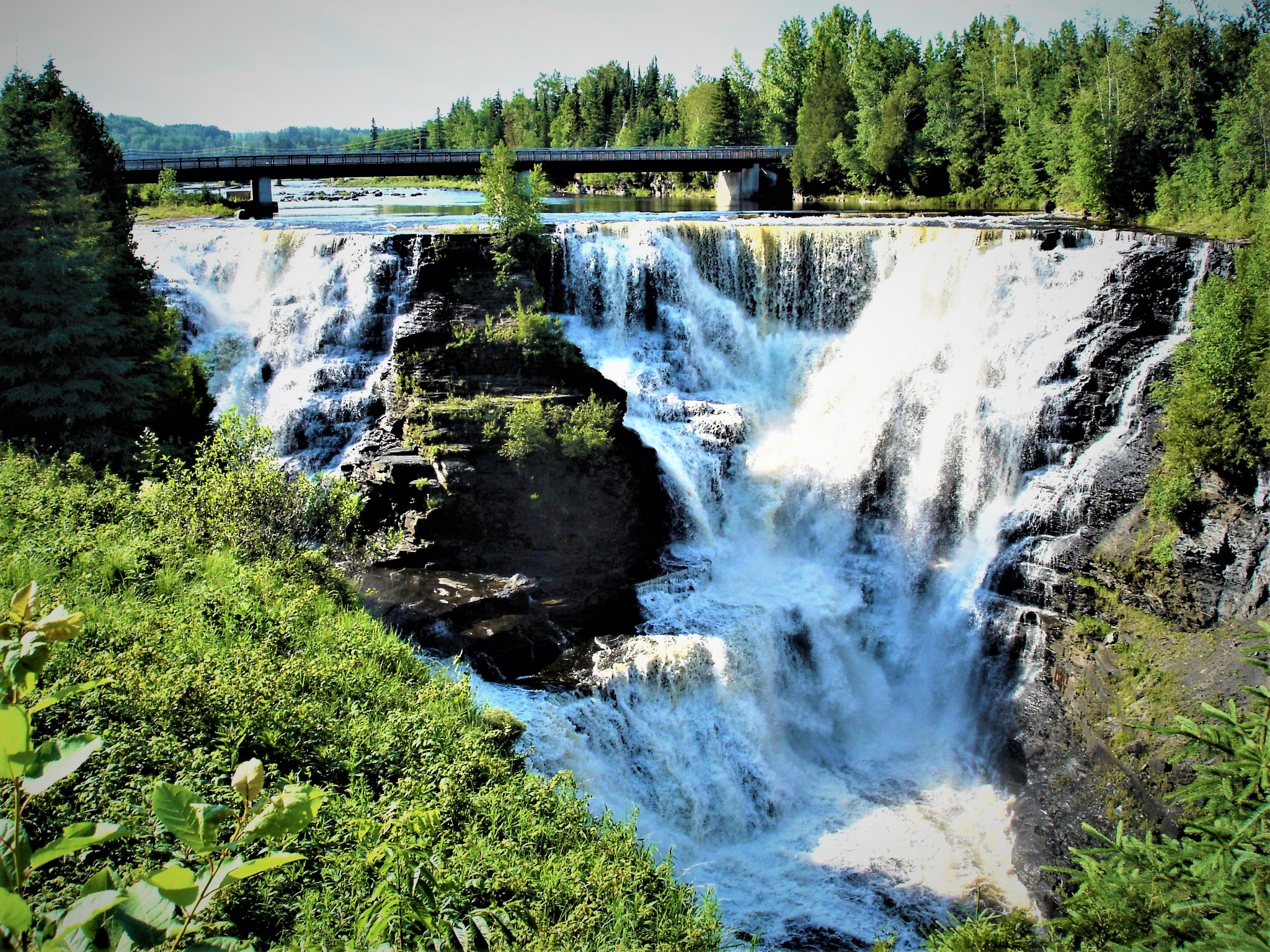 Водопад онтарио. Канада водопад Ханлен (Hunlen Falls). Водопад Какабека. Водопад в большом Инзере.