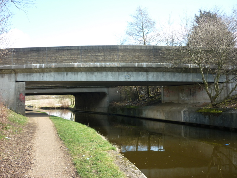 File:Leeds and Liverpool Canal Bridge ^104AA - geograph.org.uk - 2315916.jpg