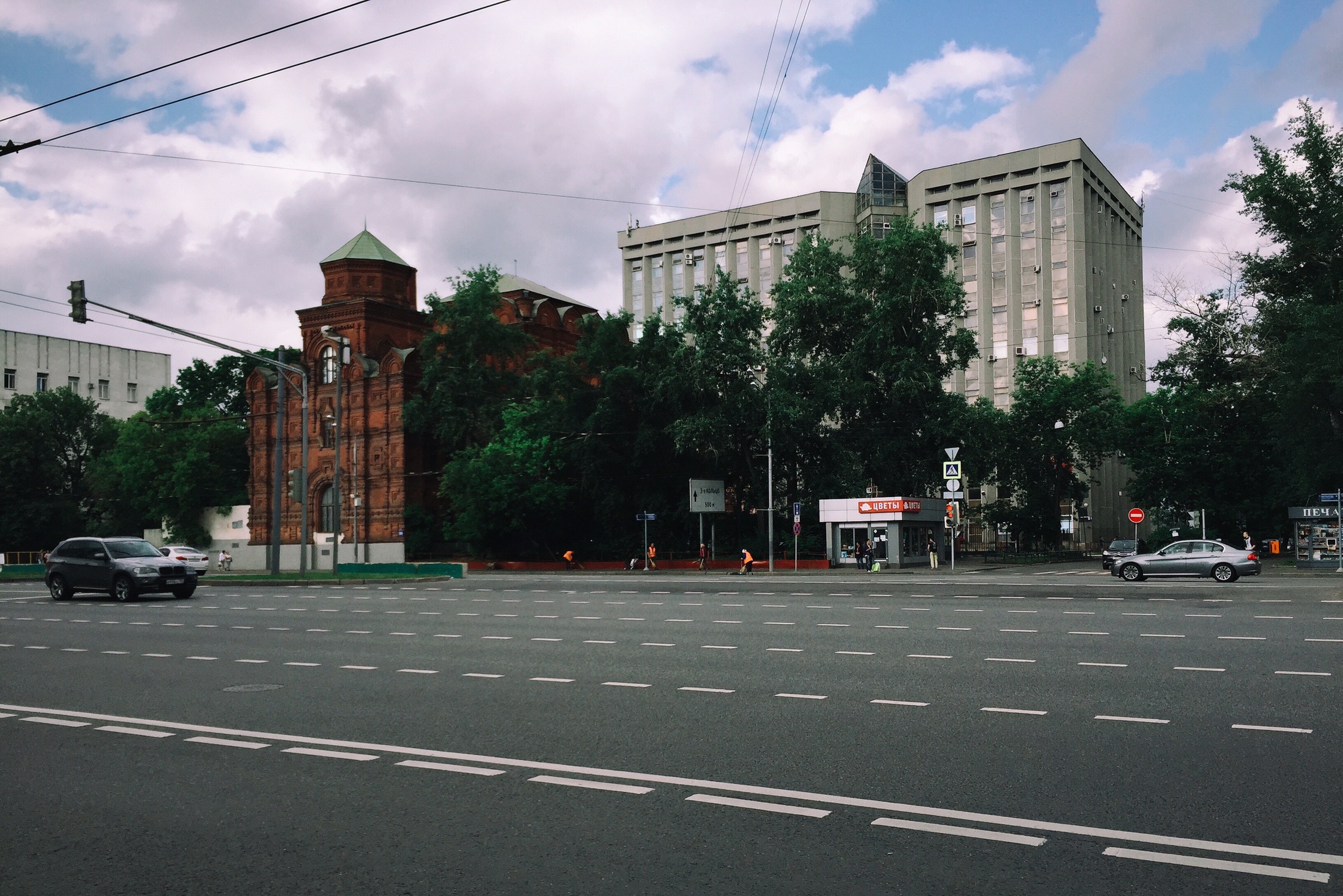 Москвичка новослободская. Скорбященский монастырь на Новослободской улице. Скорбященский проезд 14.