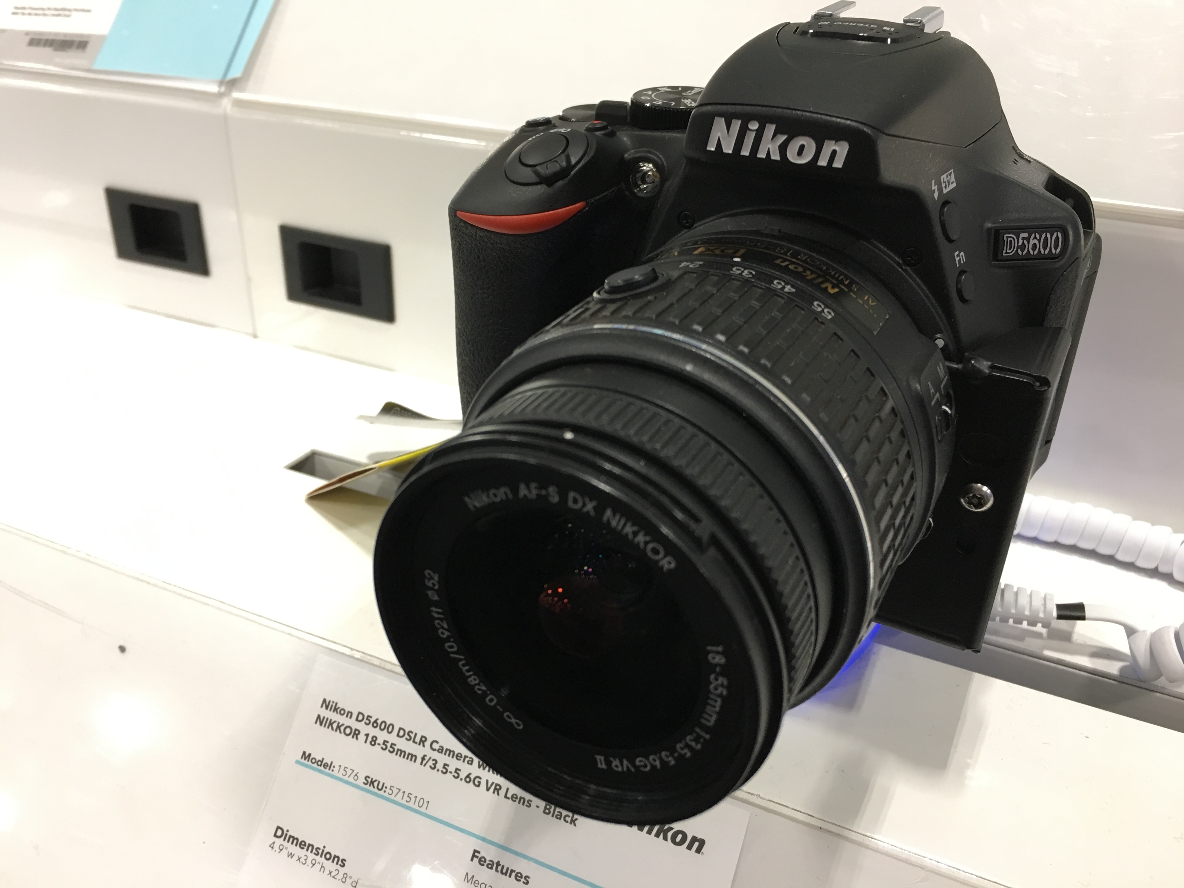 Nikon D5600 — Википедия