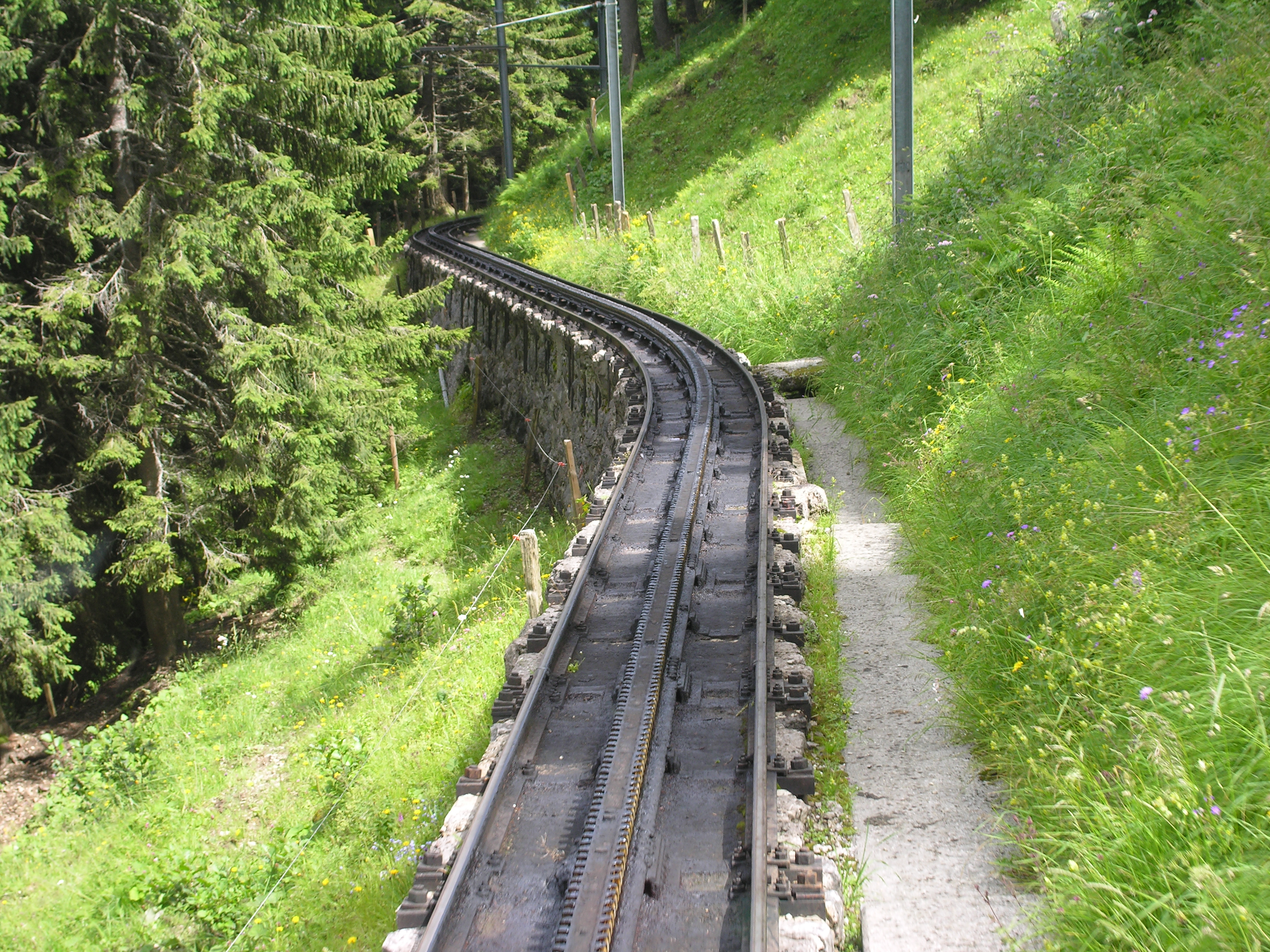 Pilatus_railway_track.jpg