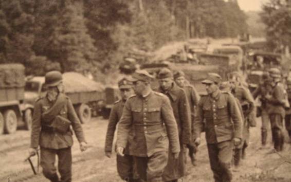 File:Polish prisoners of war escorted by germans.jpg