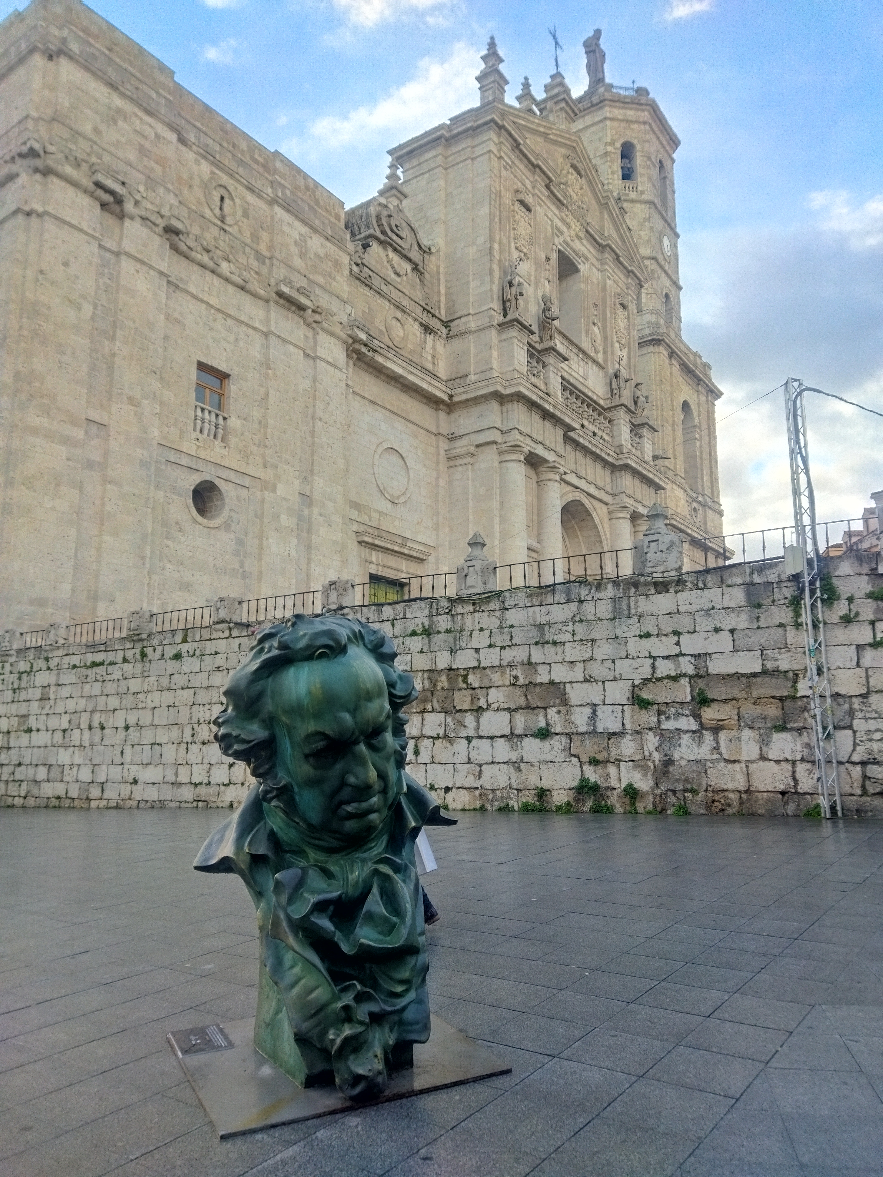 La verdadera historia del 'Cabezón' de los Premios Goya: cuánto pesa y  quién la hizo