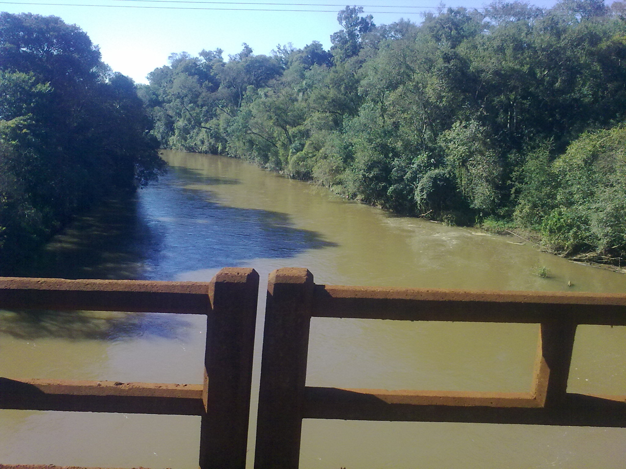 Puente sobre Rio Tembey.