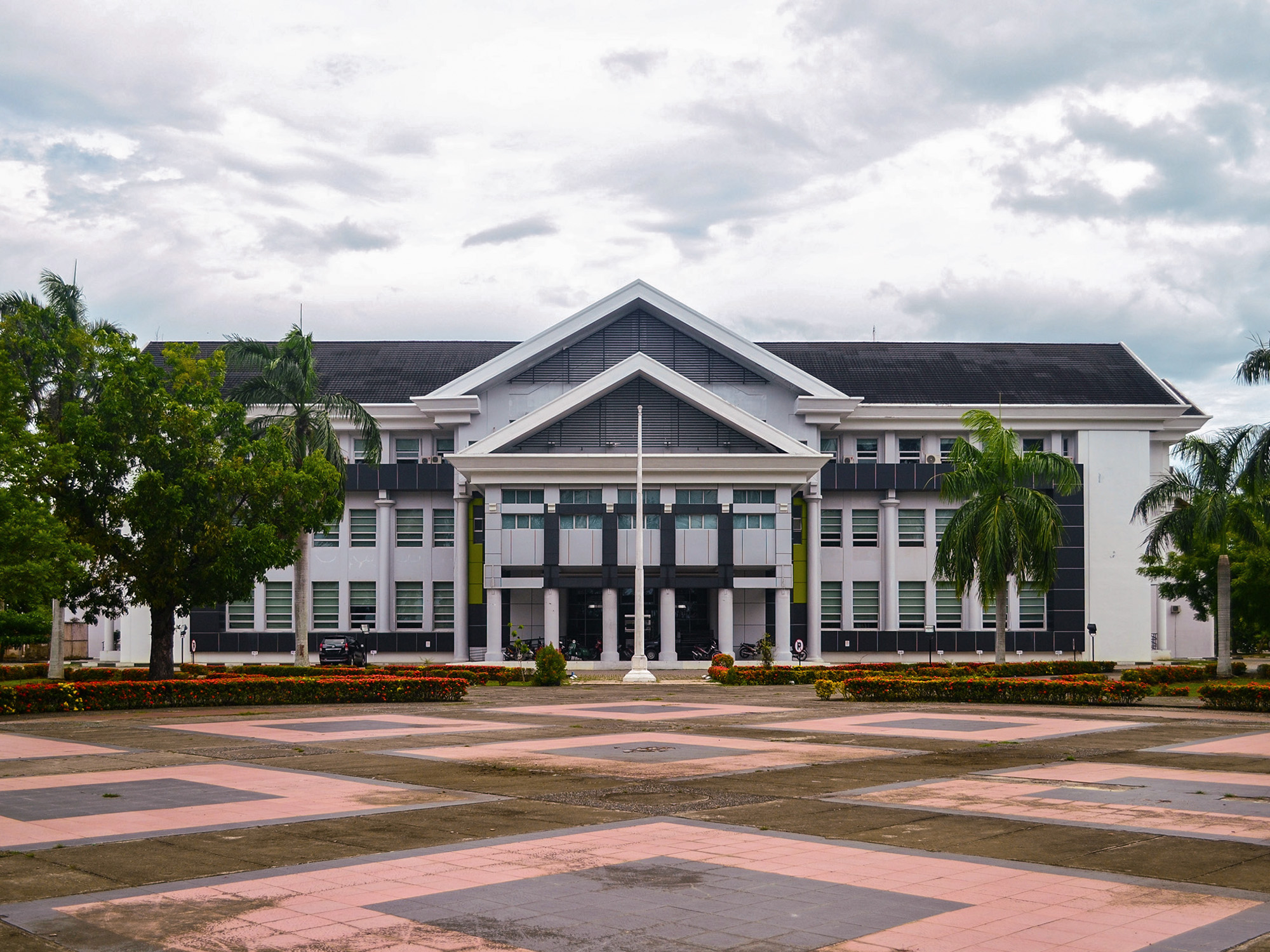 File Tampak Depan Gedung Birokrat Universitas Syiah Kuala