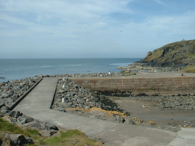 File:The Inner Harbour breakwater - geograph.org.uk - 215206.jpg