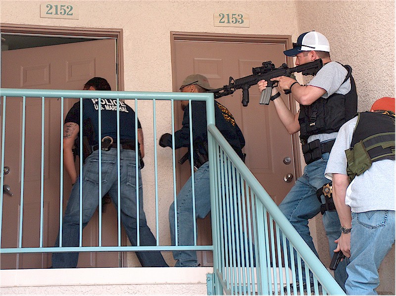 File:U.S. Marshals knock and announce.jpg