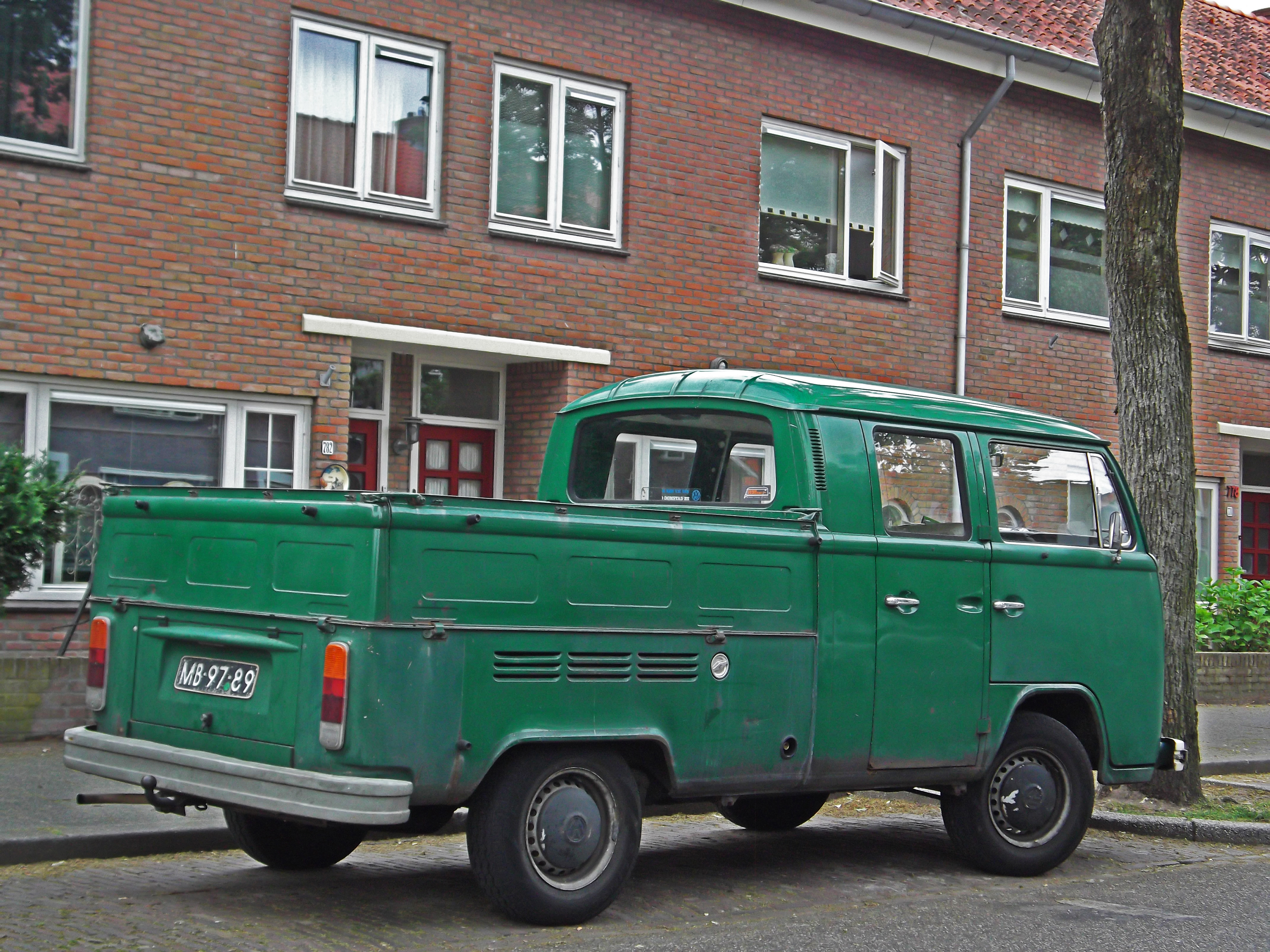 File:Volkswagen Transporter Pick-up (13936076527).jpg - Wikipedia