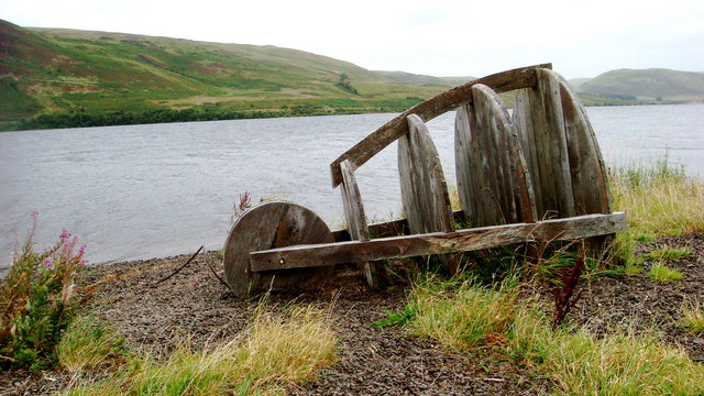 Wooden sculpture - geograph.org.uk - 1568115