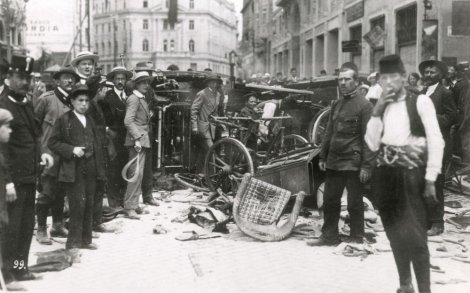 File:1914-06-29 - Aftermath of attacks against Serbs in Sarajevo - Street photo 4.jpg