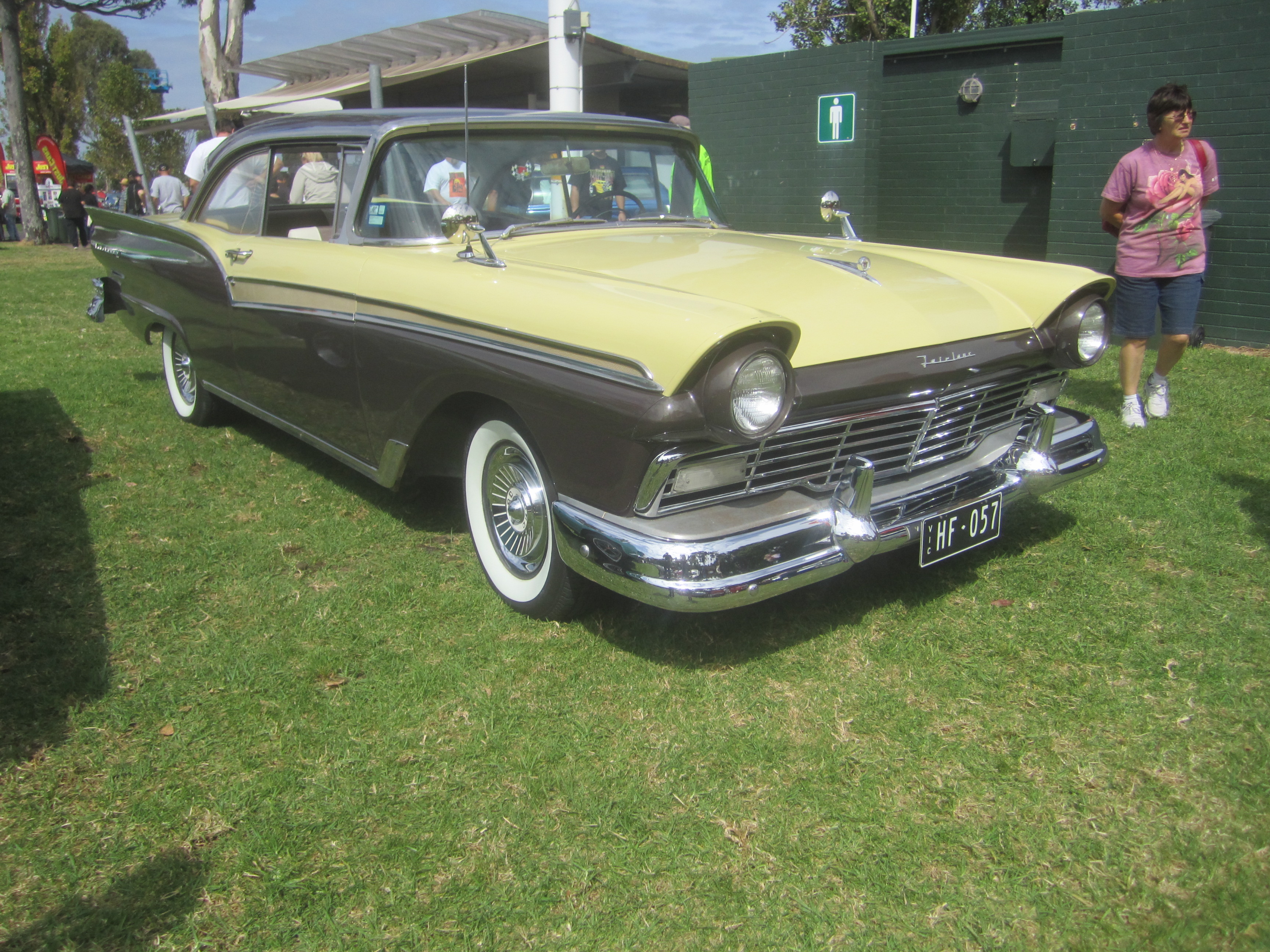 Ford Fairlane 1957