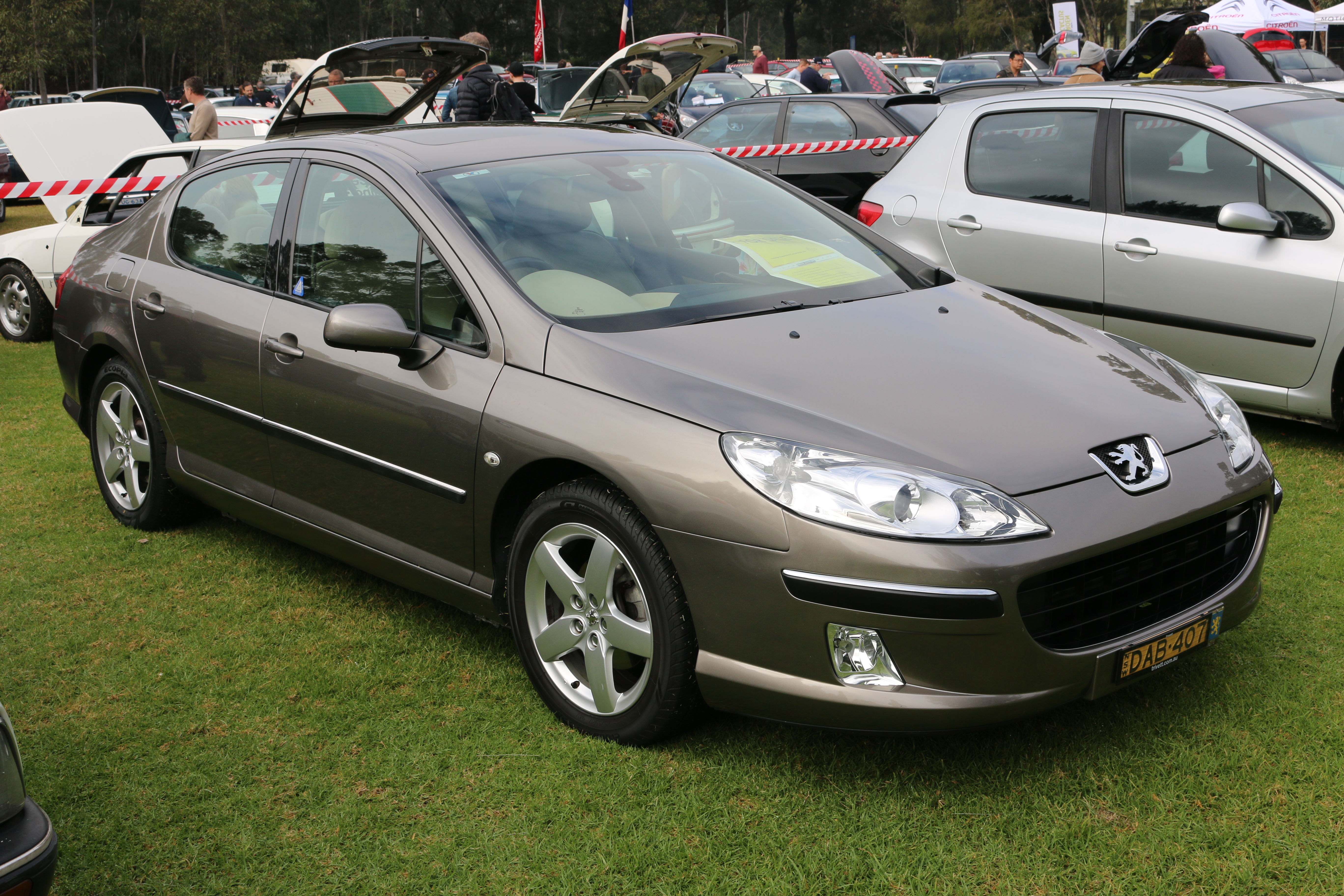 File:Peugeot 407 SR 2.0 2006 (15424210385).jpg - Wikimedia Commons