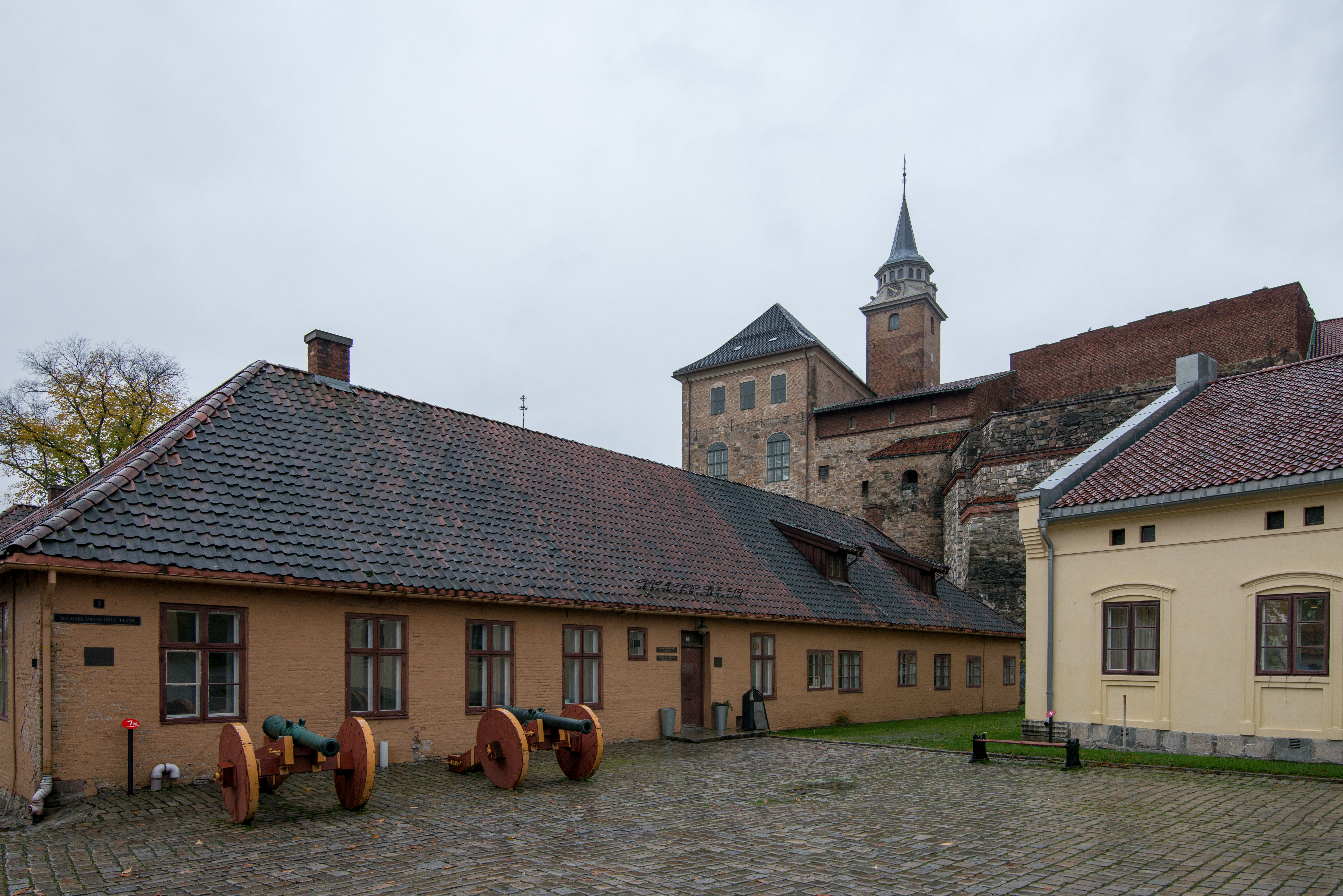 How to pronounce akershus fortress