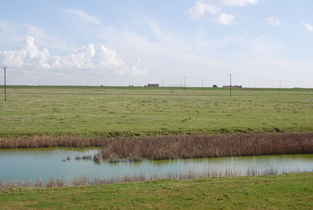 File:Allhallows Marshes - geograph.org.uk - 3016942.jpg