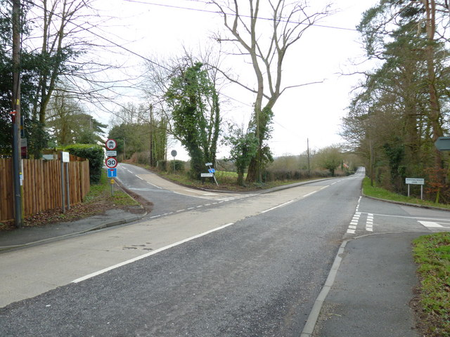 File:Approaching the crossroads of Outlands Lane, Reading Room Lane and the A334 - geograph.org.uk - 2271206.jpg