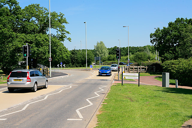 File:Approaching the roundabout at Whiteley Outlet Village on Whiteley Way - geograph.org.uk - 453177.jpg