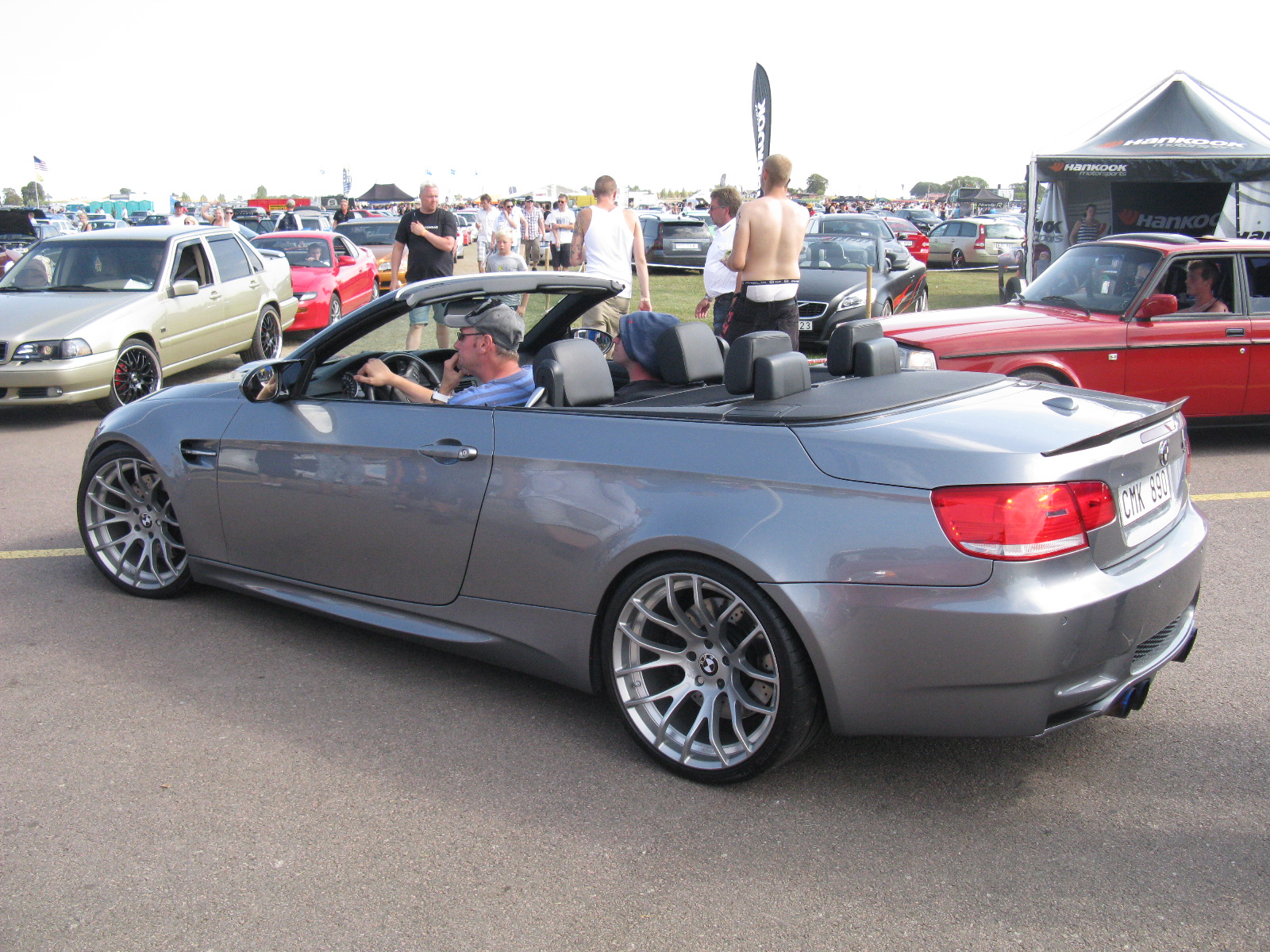 File:BMW 320d Cabriolet M-Sportpaket (E93) Facelift front 20100919.jpg -  Wikimedia Commons