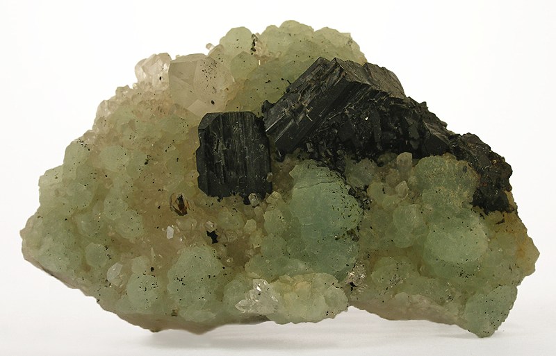 File:Babingtonite-Prehnite-bab08a.jpg