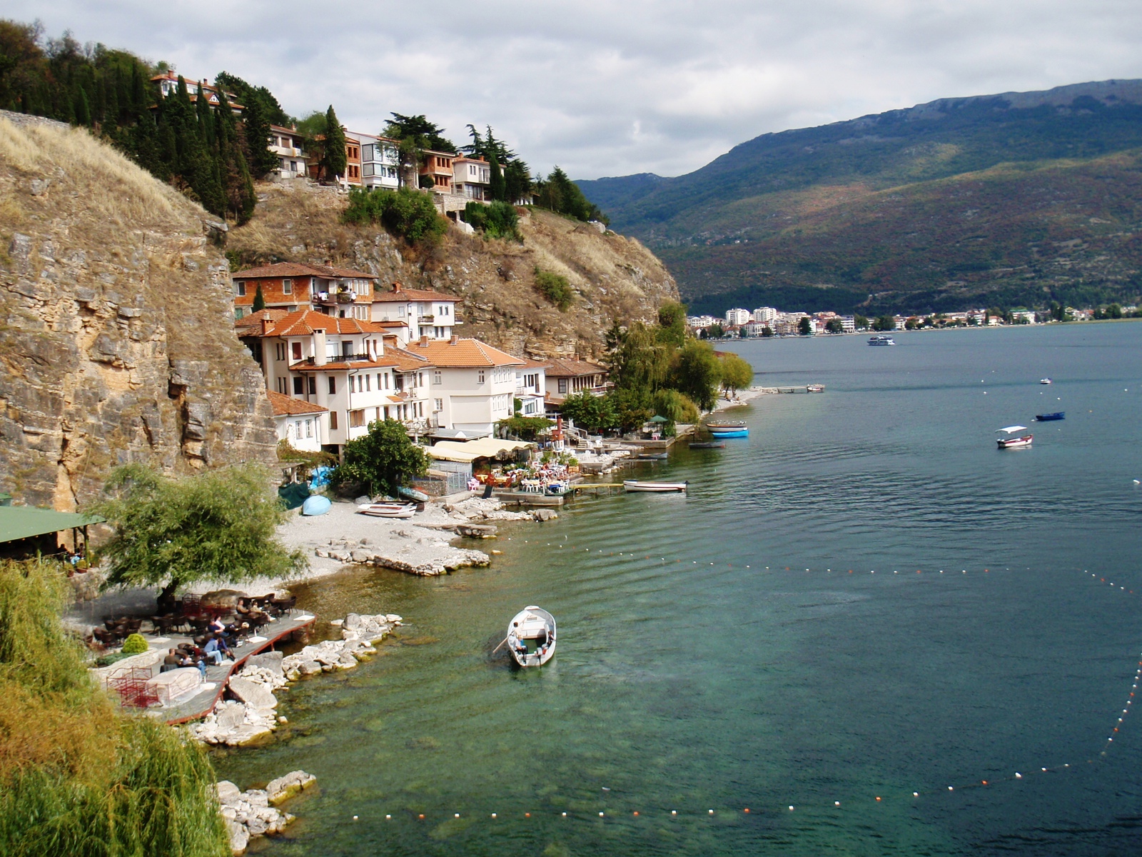 Beside Lk Ohrid - panoramio.jpg.