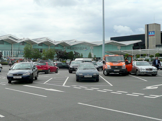 File:Birmingham Airport terminal - geograph.org.uk - 1399174.jpg