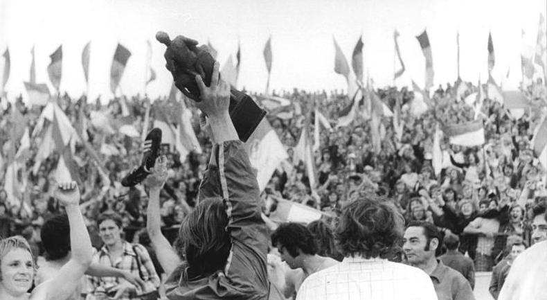 File:Bundesarchiv Bild 183-P0614-0026, Berlin, FDGB-Pokal, Endspiel, SG Dynamo Dresden - BSG Sachsenring Zwickau 3-4.jpg