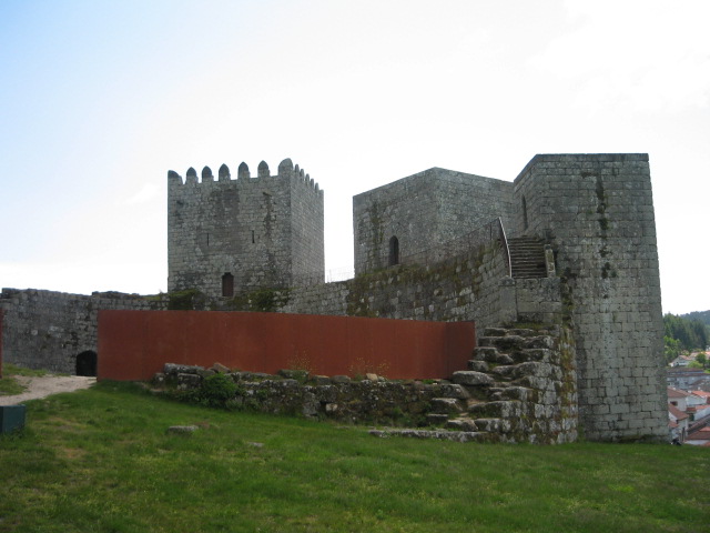 File:Castelo de Montalegre - Torre.jpg