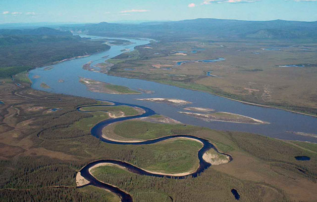 File:CharleyRiverAtYukon1.jpg