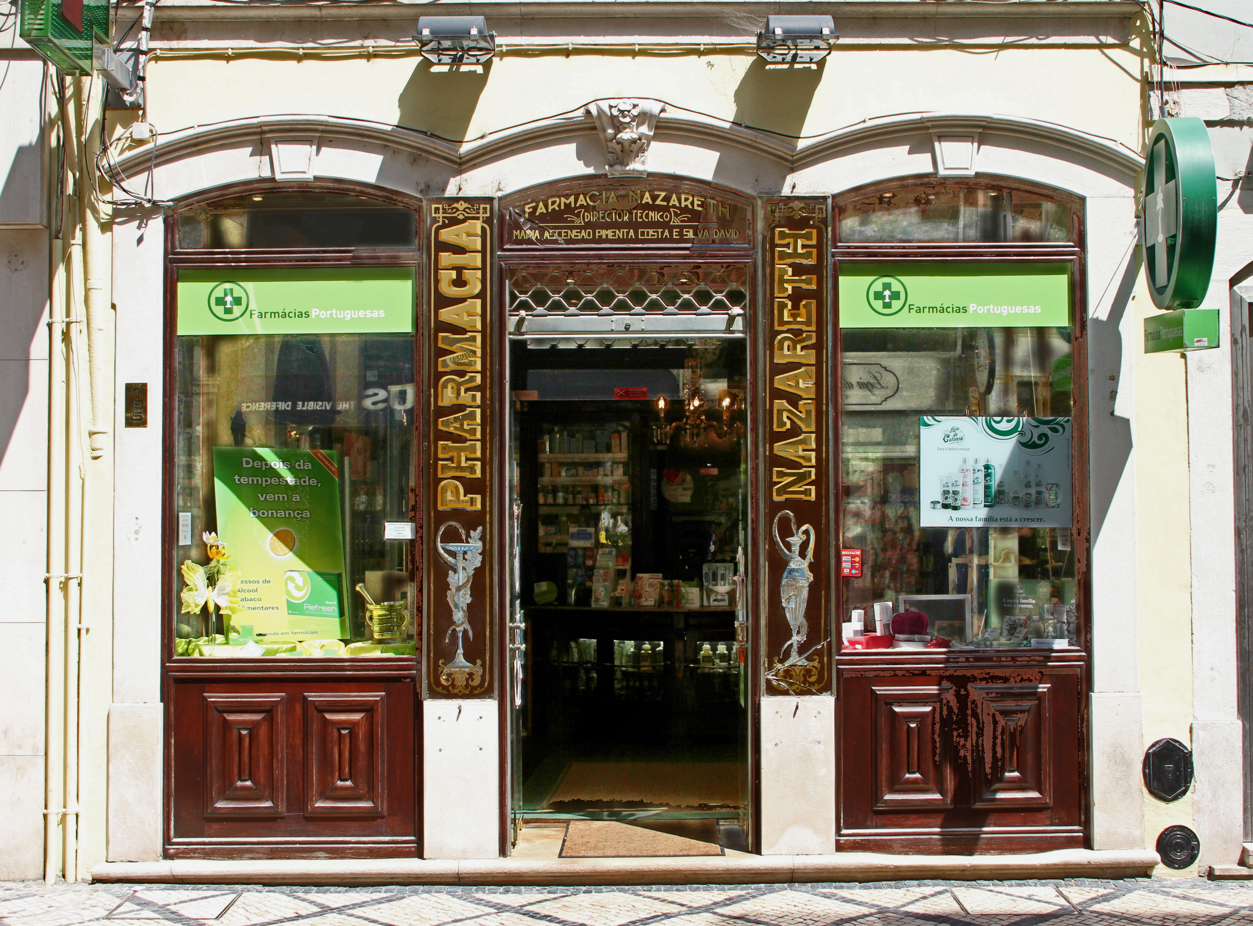 File:Coimbra-Pharmacia Nazareth-20140914.jpg - Wikimedia Commons