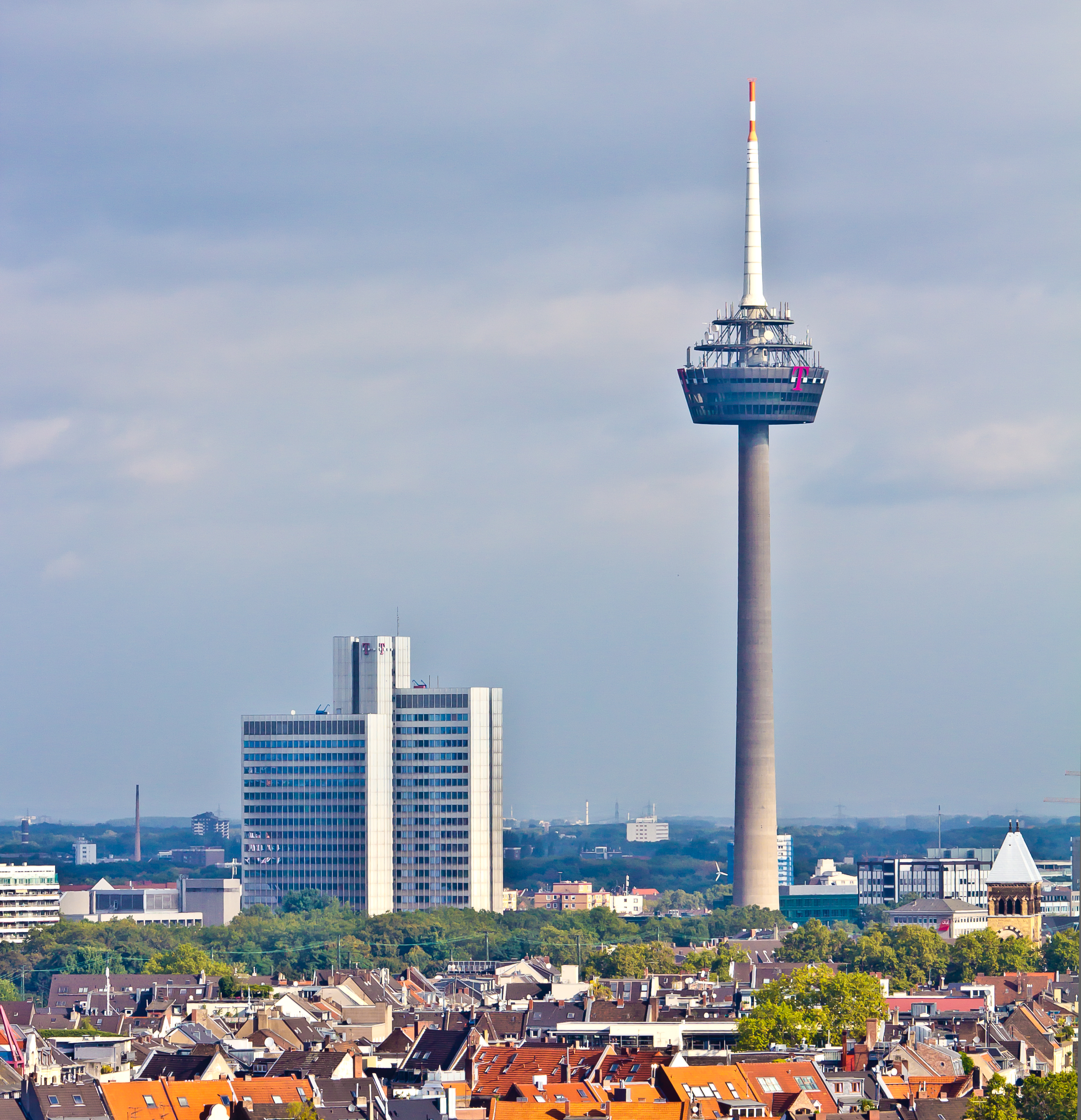 File:Colonius und Telekom-Hochhaus Innere Kanalstraße Köln ...