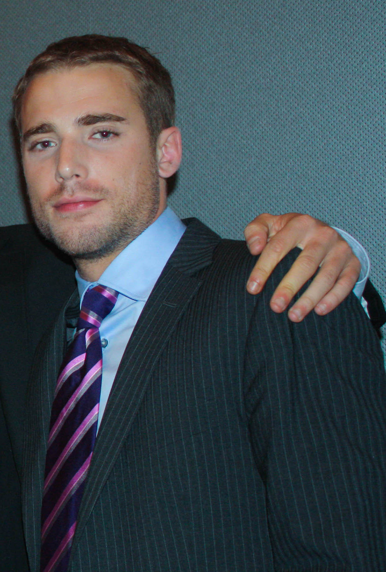 Dustin Milligan Wikipedia